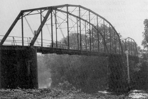 Bridge 66E0435N4110005 combines a Parker and a camelback through truss to cross the Verdigris River at Sageeyah.